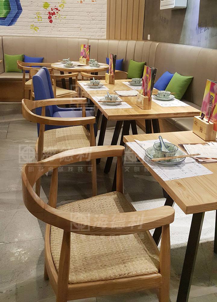 來客實(shí)木餐桌