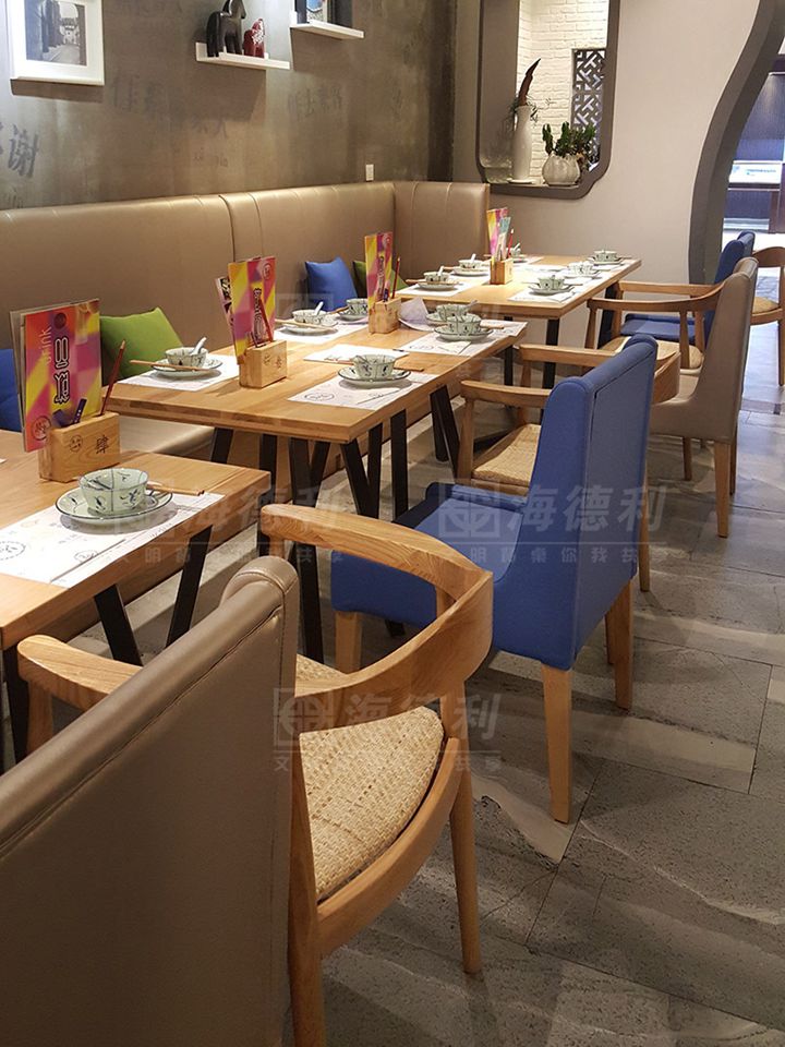 來客實(shí)木餐桌