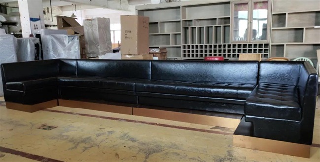 澳大利亞杜加爾酒吧簡易歐式真皮沙發由海德利家具廠設計生產，出廠前試裝檢測